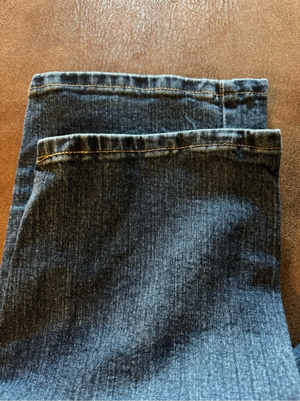 Wrangler Dark Blue Relaxed Fit Denim Jeans with Logo Patch 36 x 32 Like new!